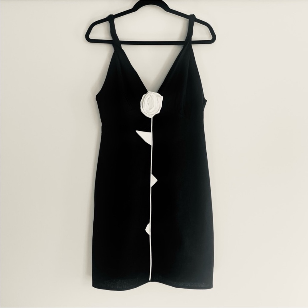 FARM Rio Black And White Rose Lenzing™ Ecovero™ Euroflax™ Mini Dress Medium NWT
